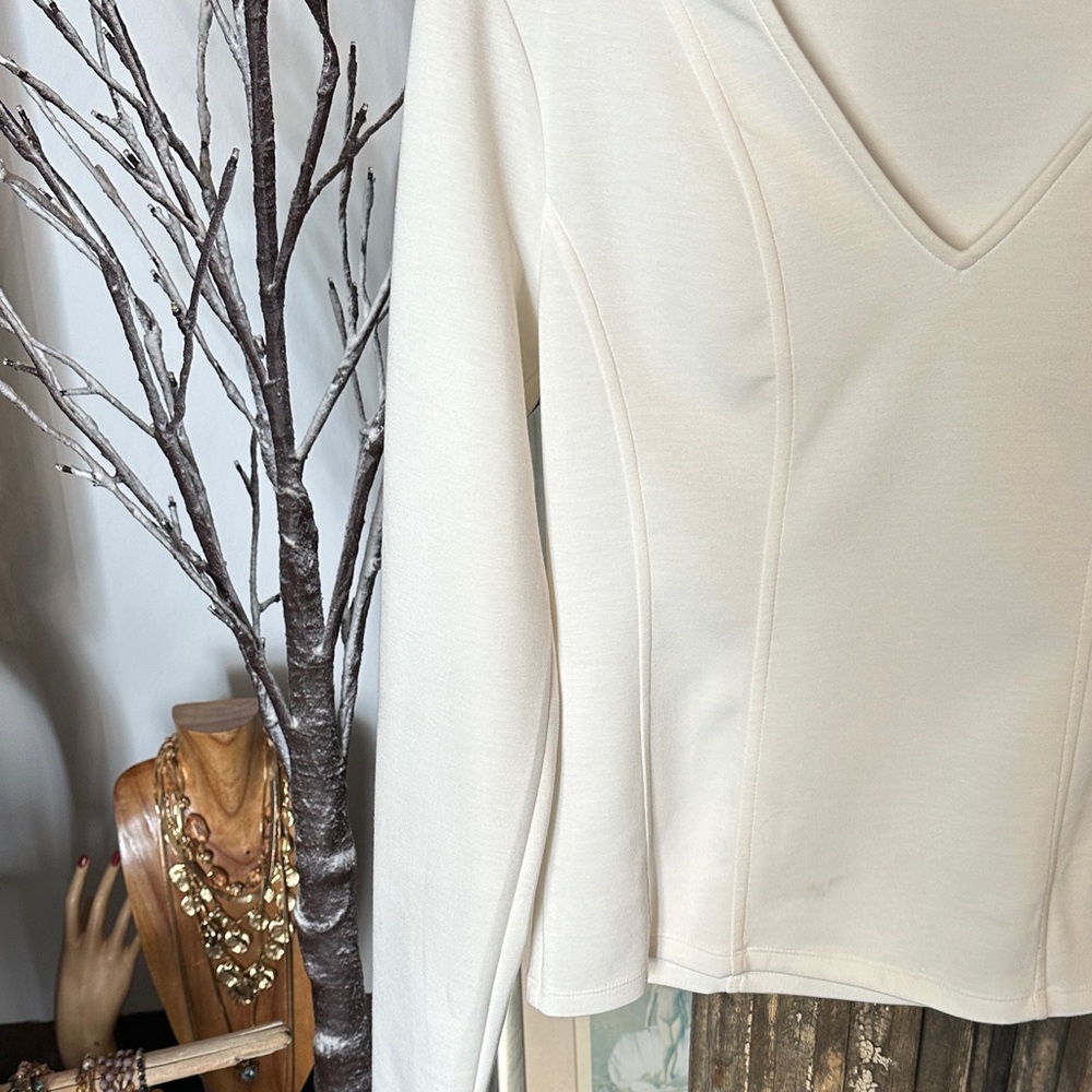 Banana Republic Cream V-Neck Long Sleeve Top - Picture 4 of 5